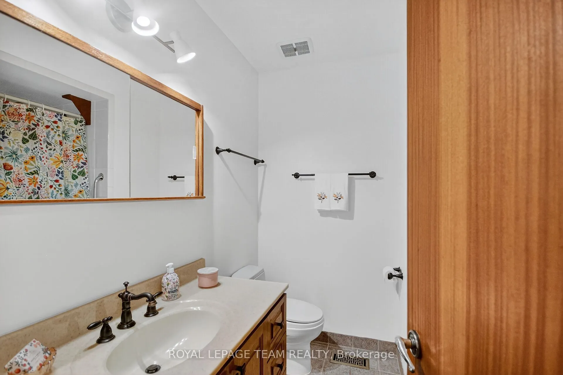 46 Quinpool Crescent