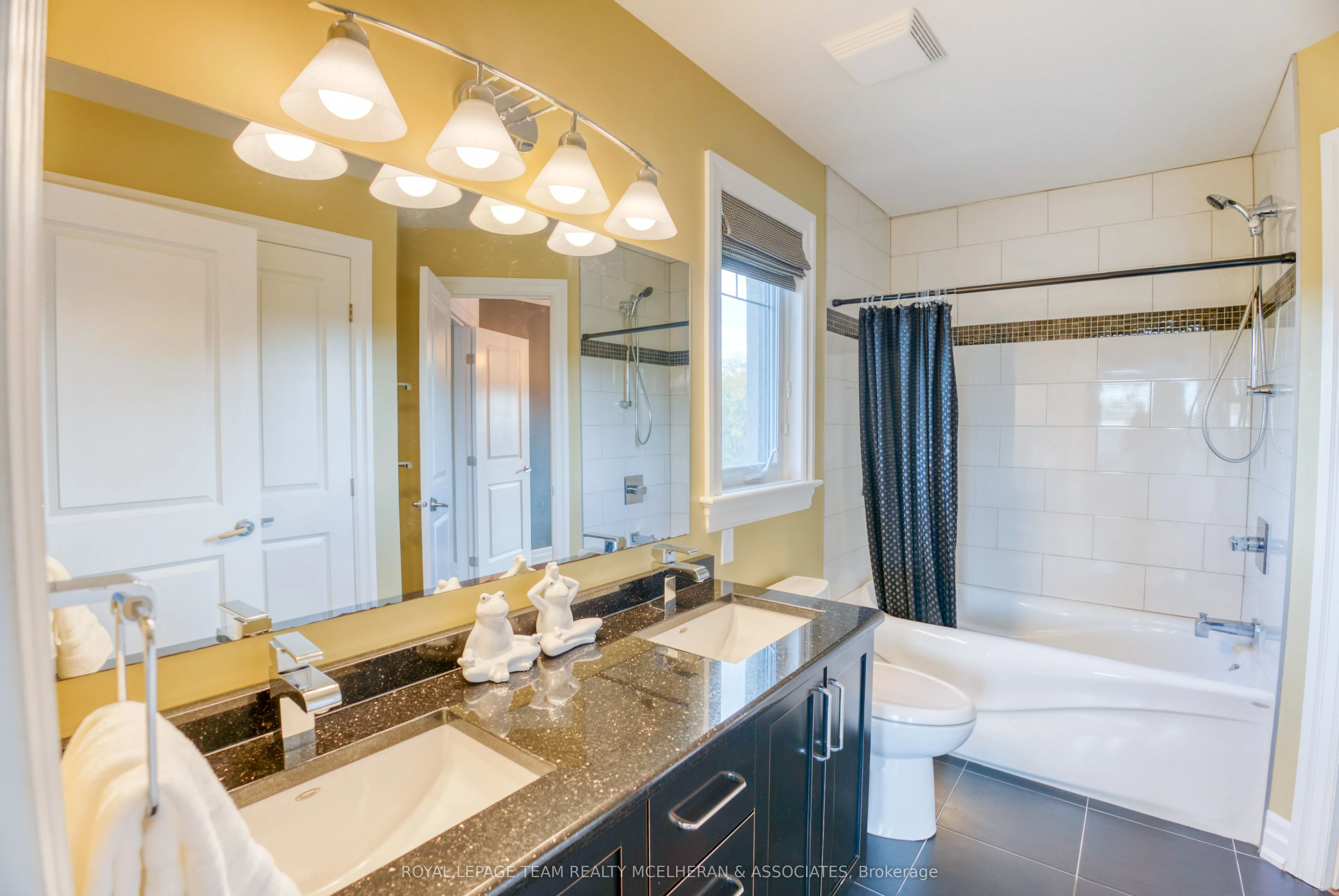 463 Lockmaster Crescent