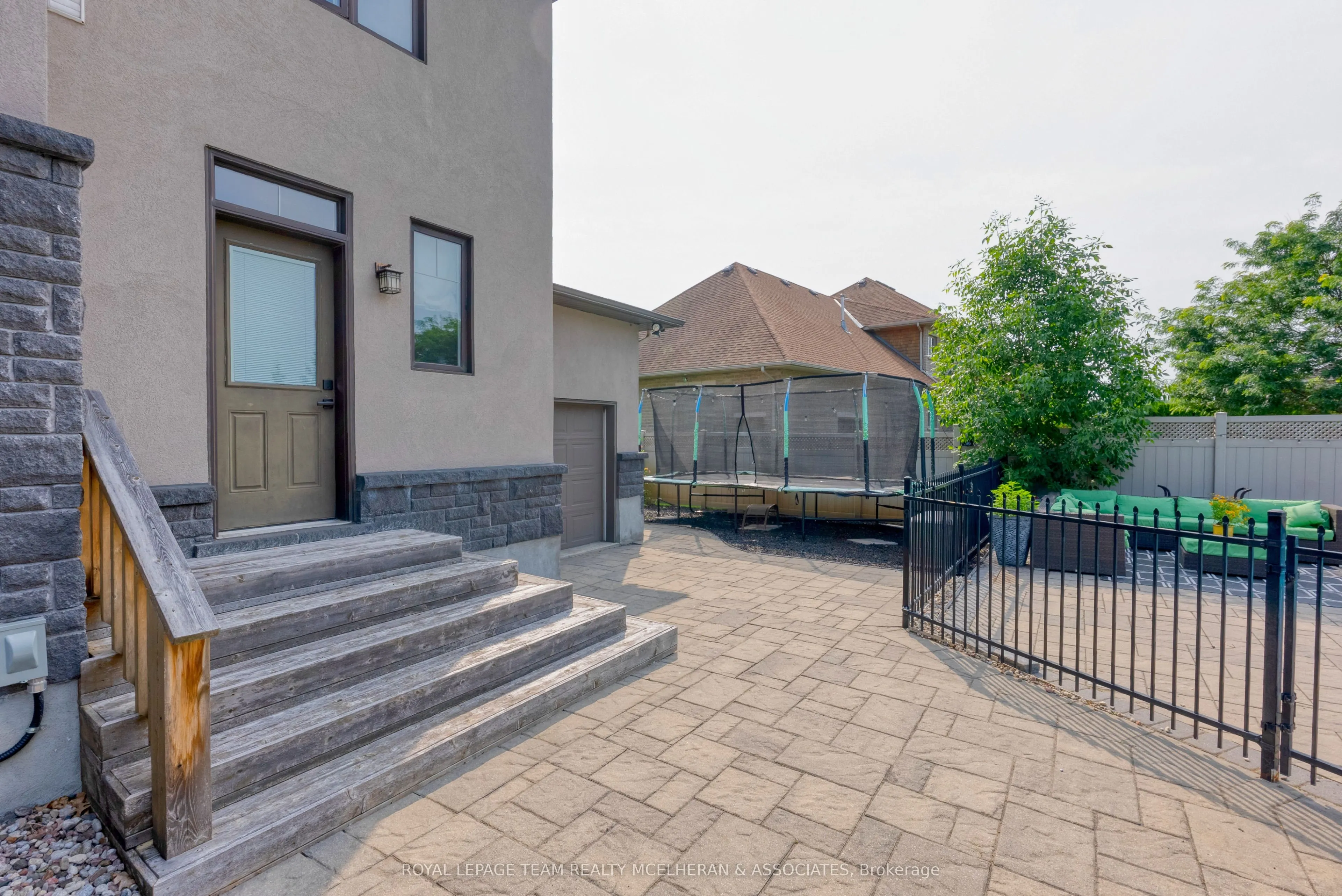 463 Lockmaster Crescent