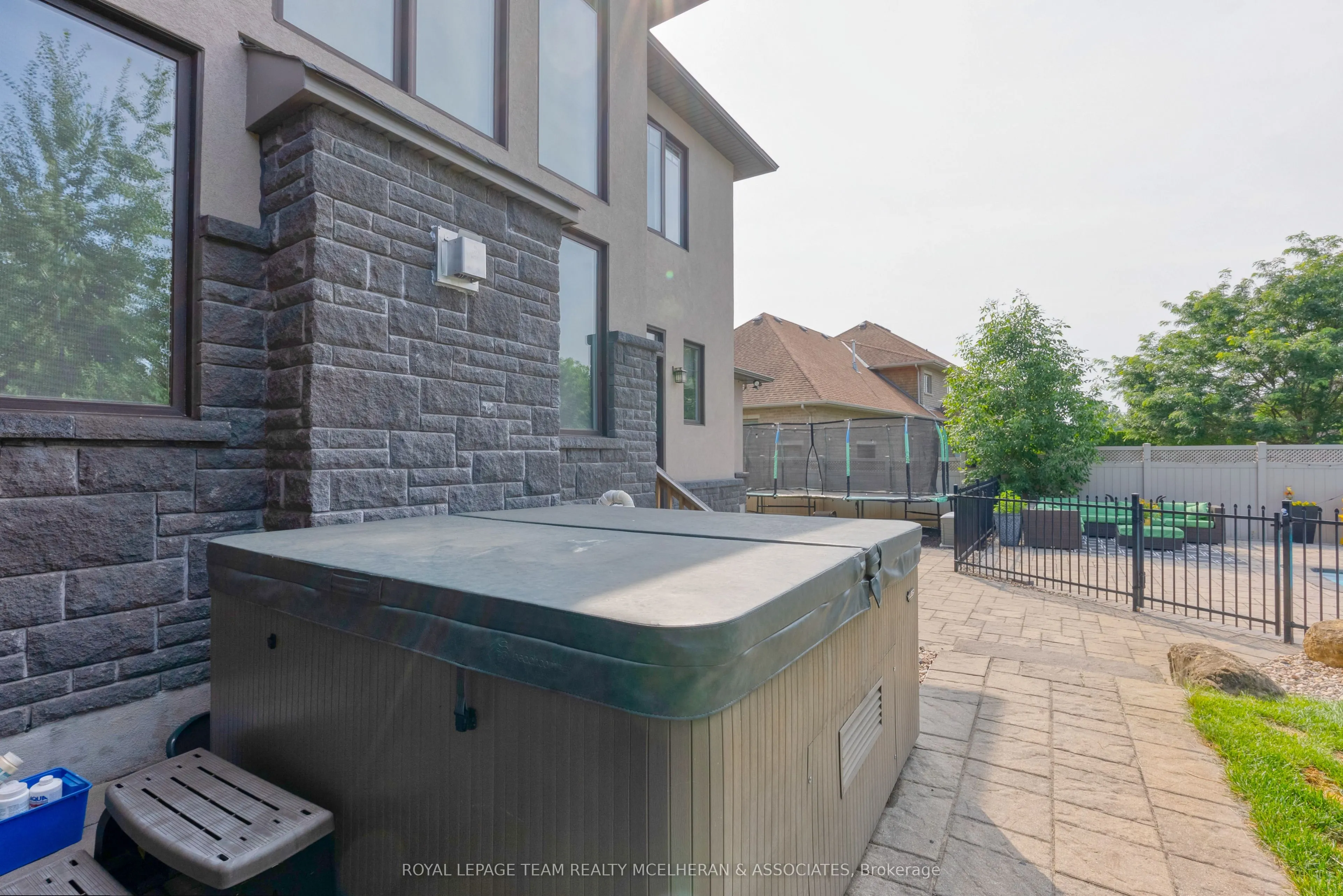 463 Lockmaster Crescent