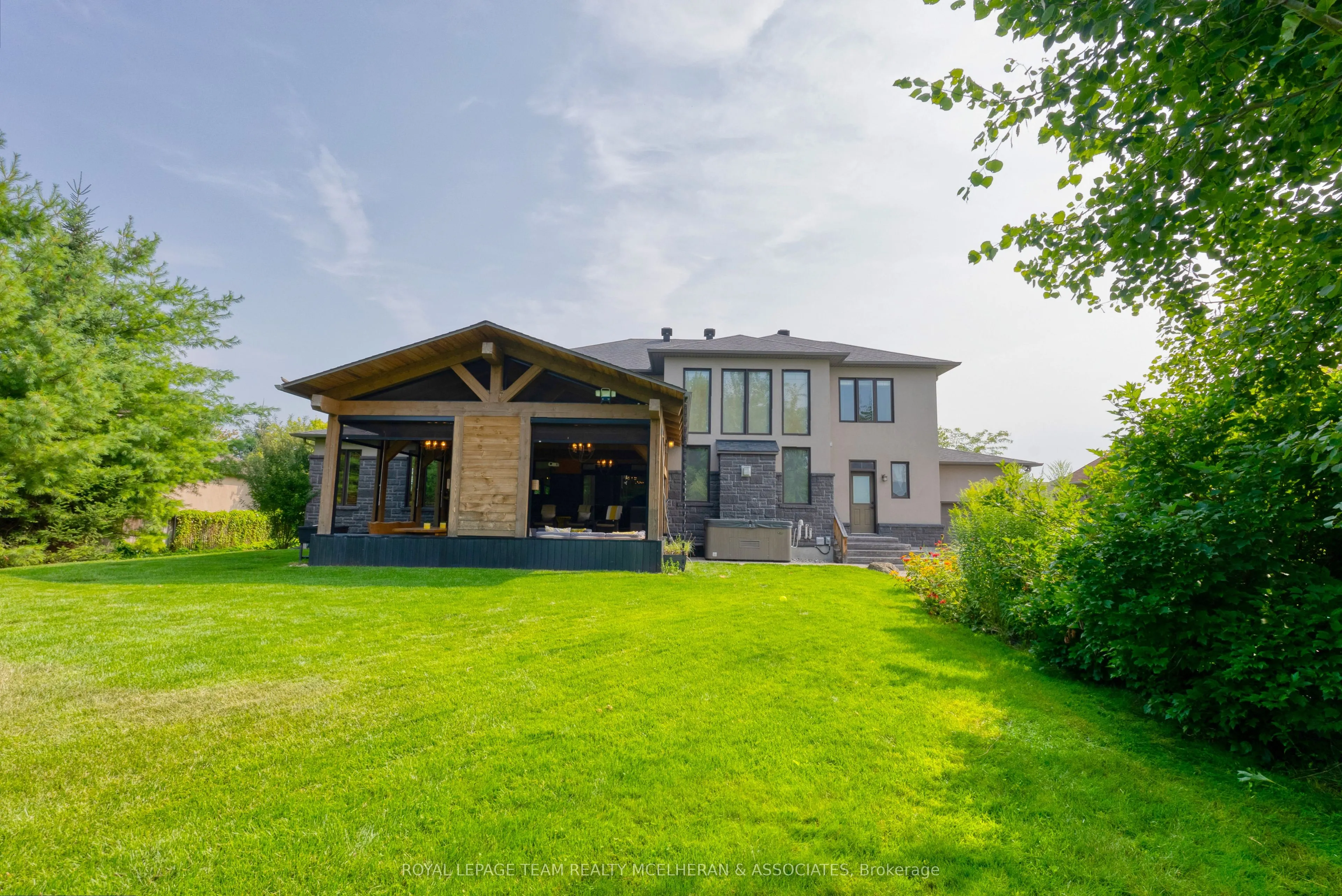 463 Lockmaster Crescent