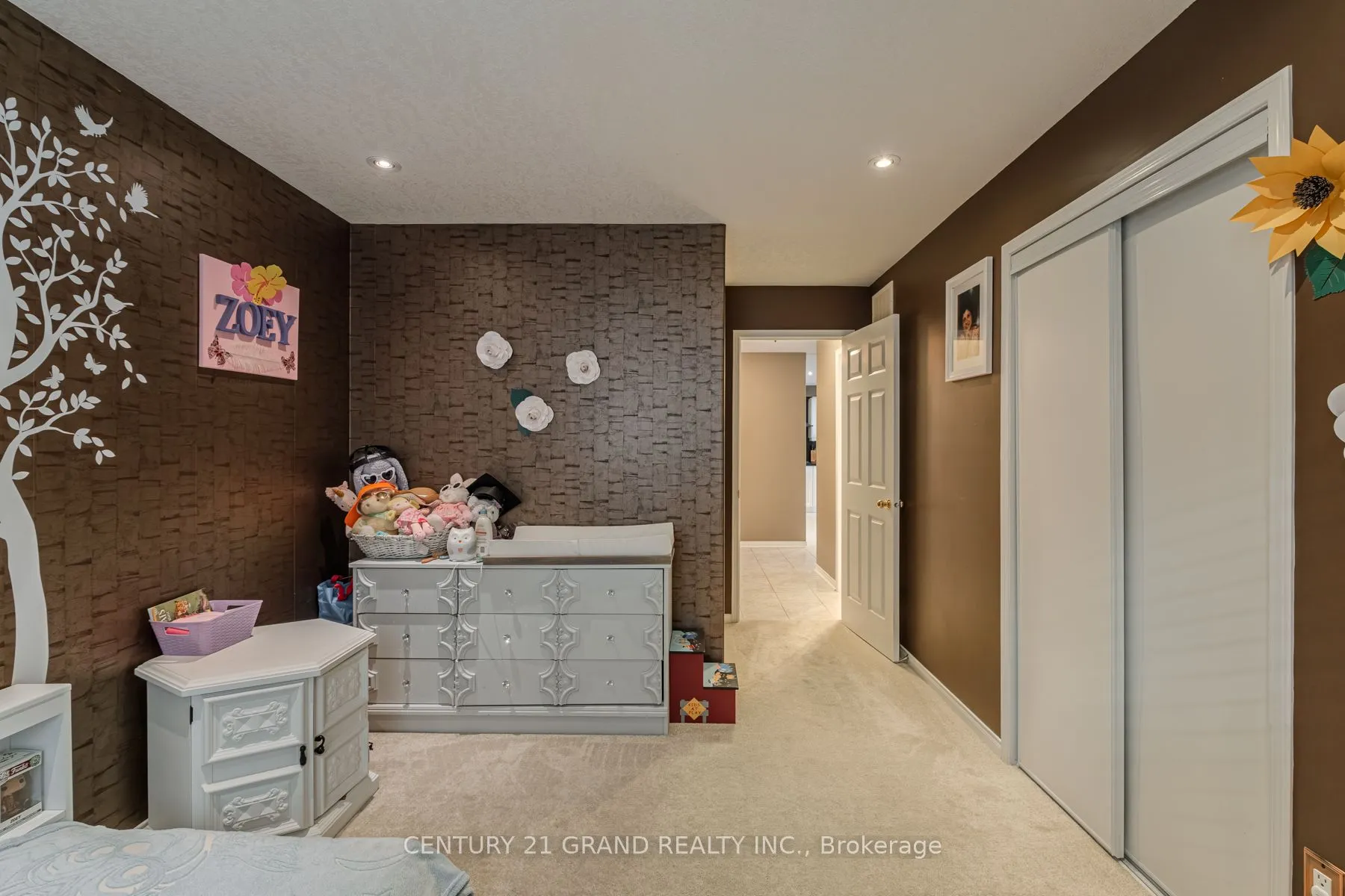 72 Hunter Way