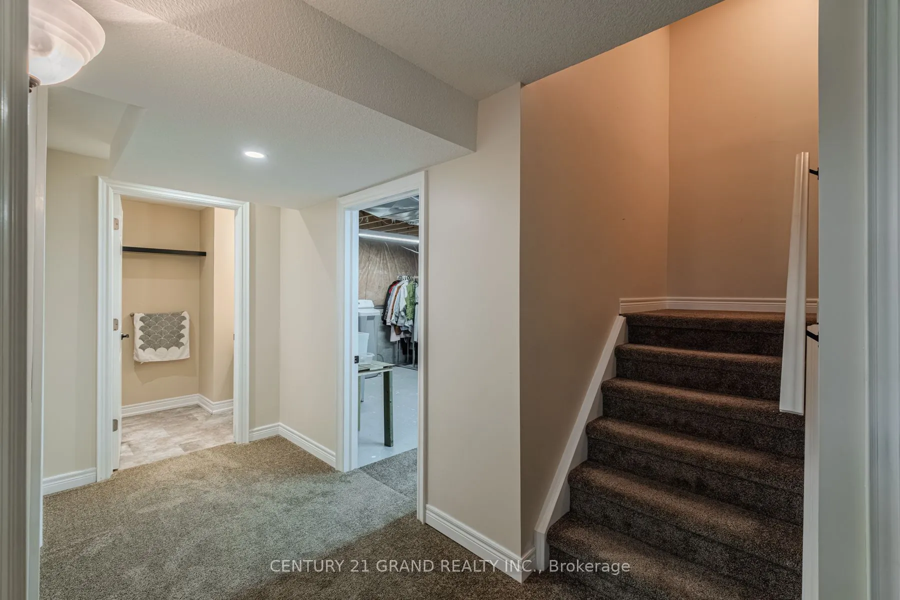 72 Hunter Way