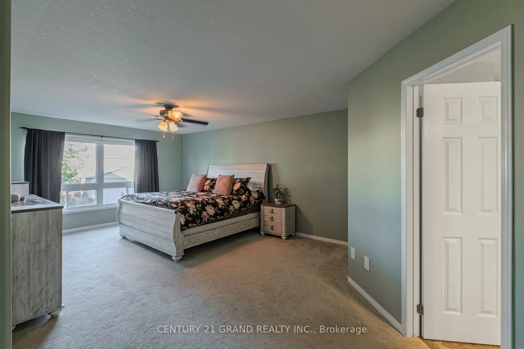 72 Hunter Way