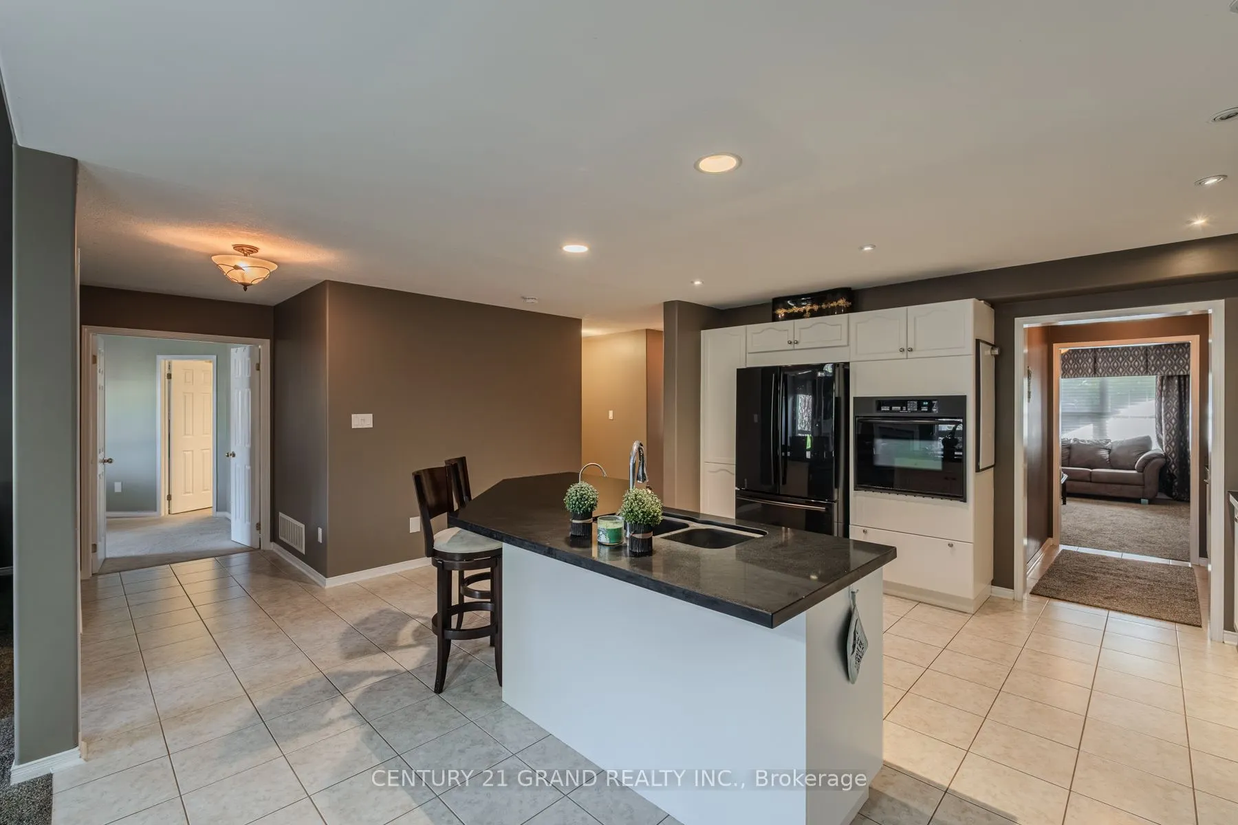 72 Hunter Way