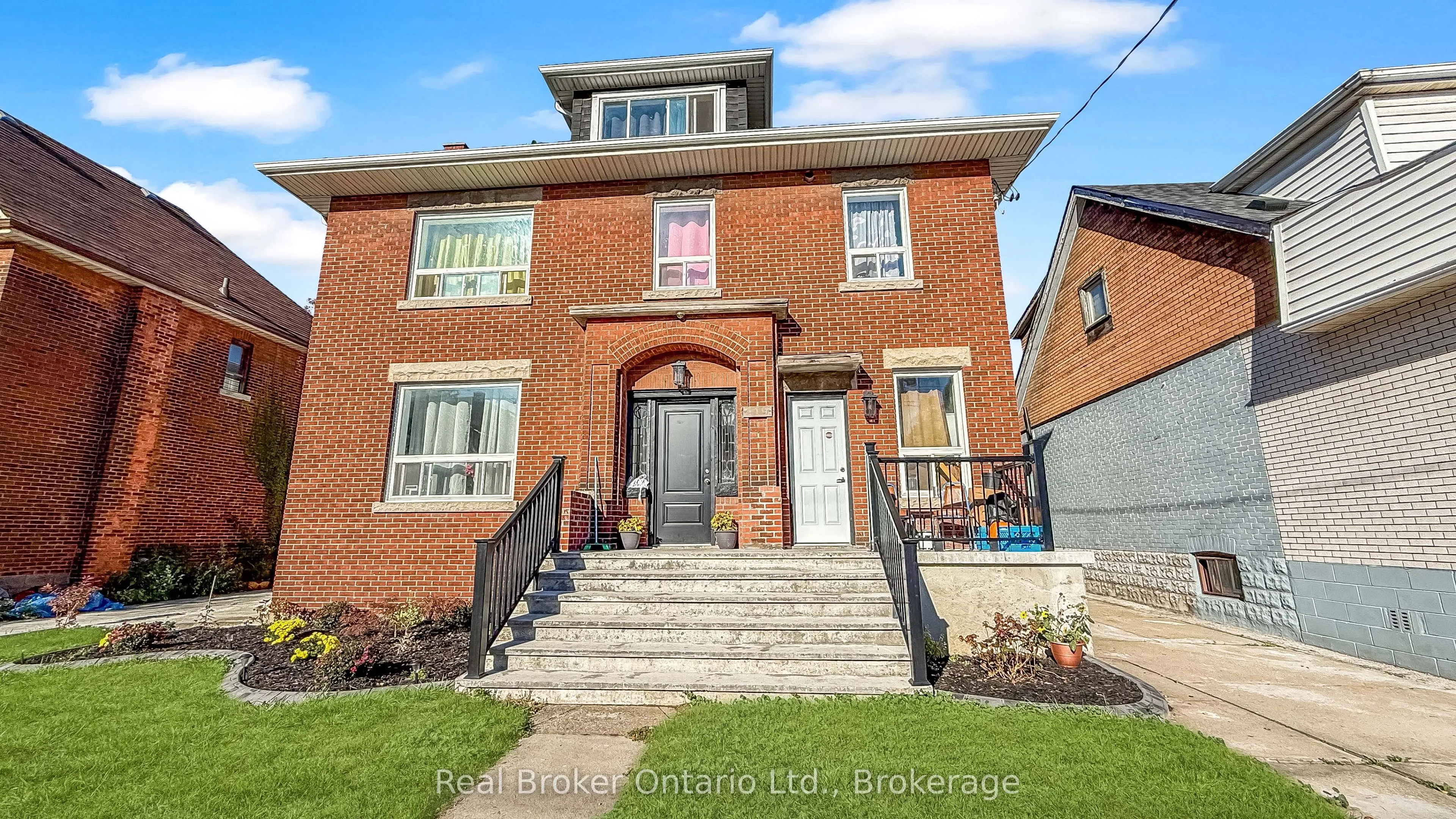 119 Ottawa Street N