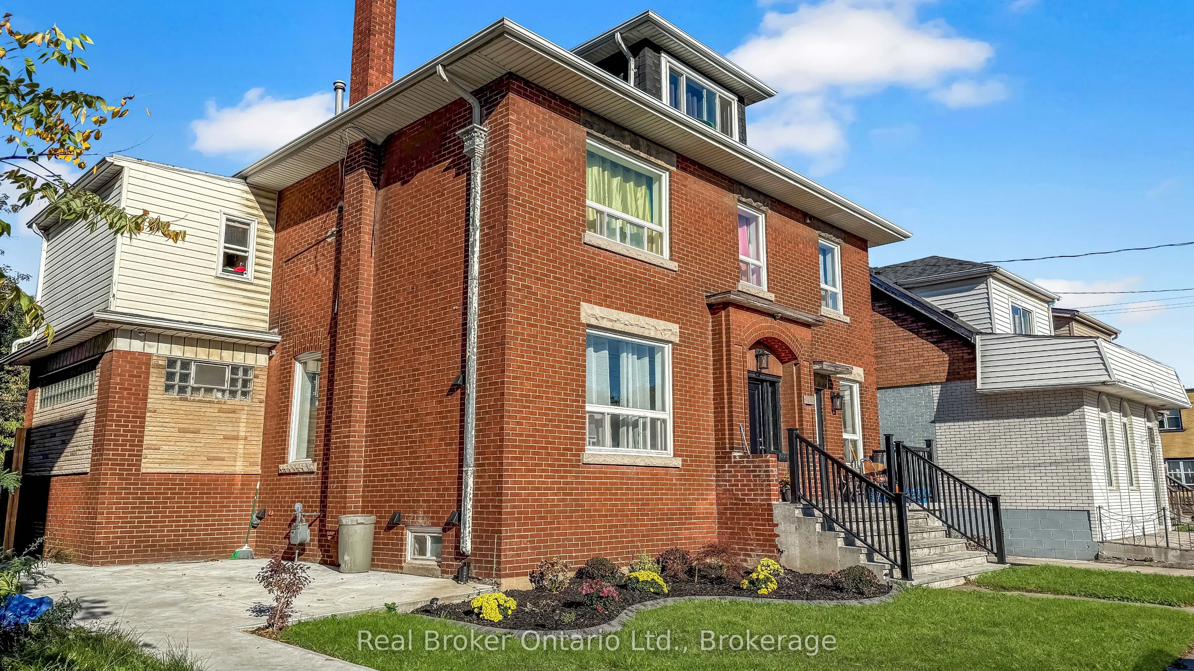 119 Ottawa Street N