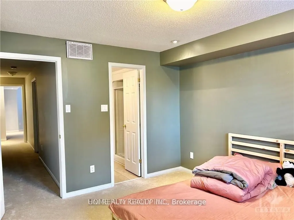 840 LONGFIELDS Drive, #20
