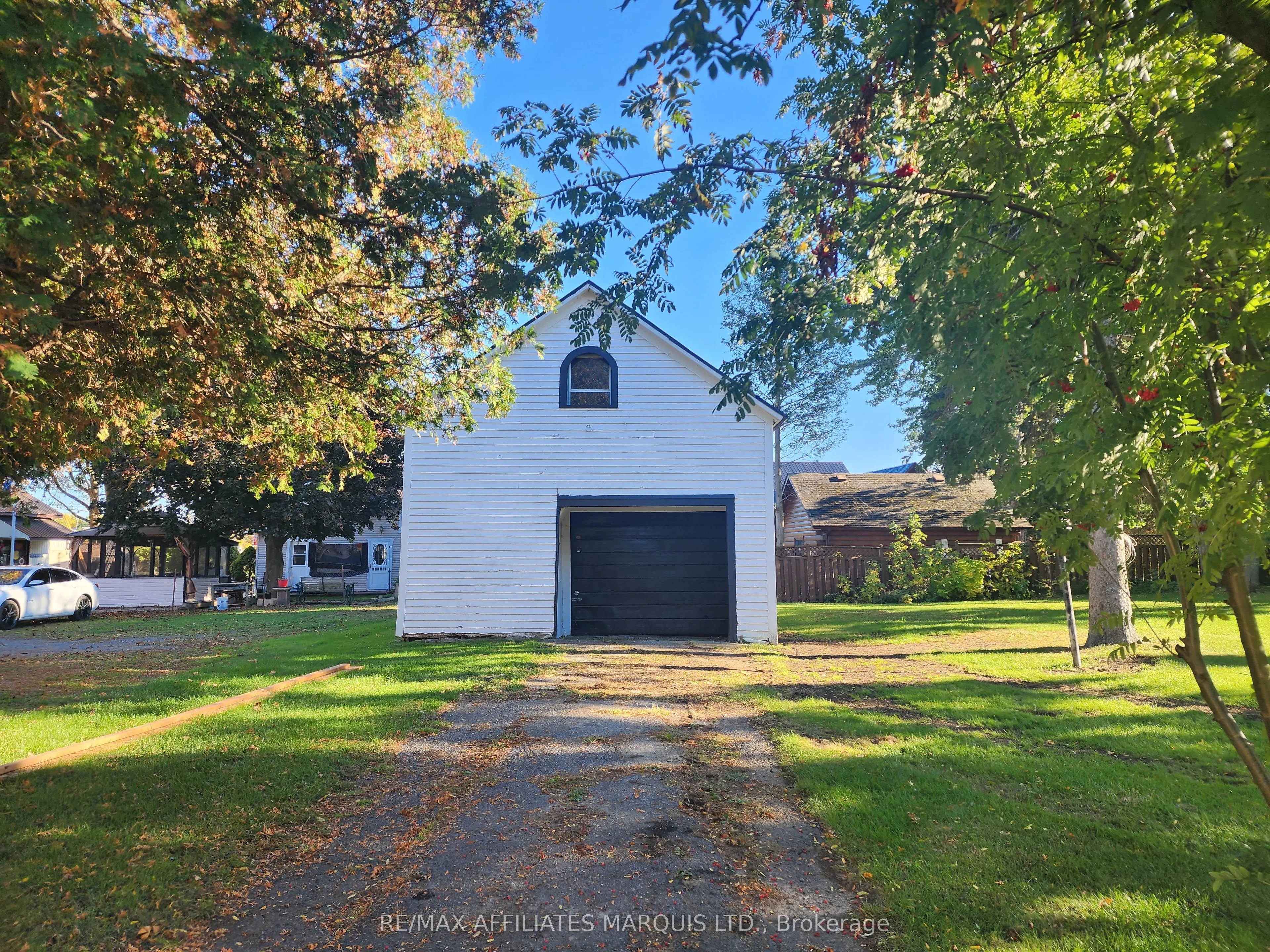 12 Oak Street
