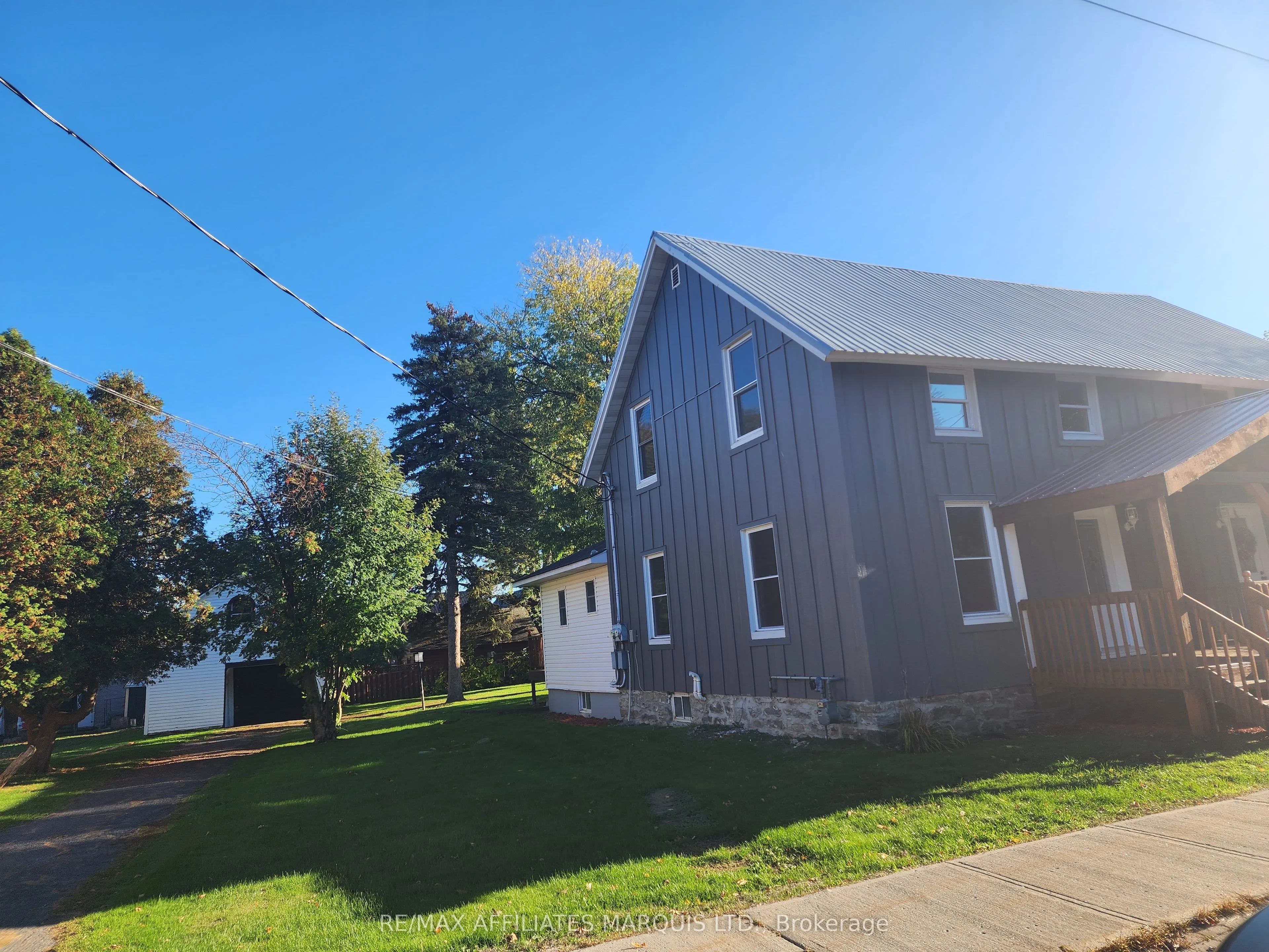 12 Oak Street