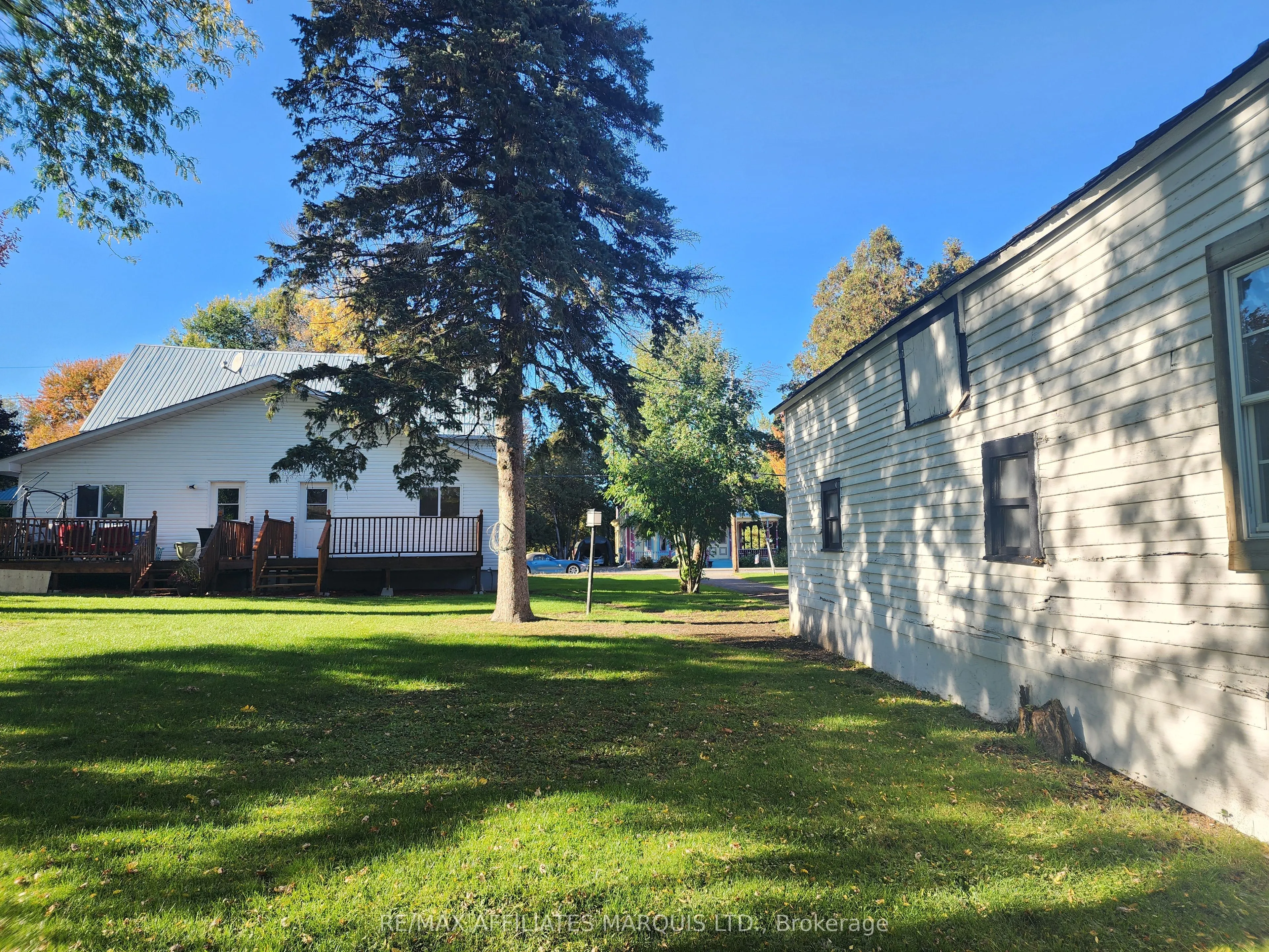 12 Oak Street