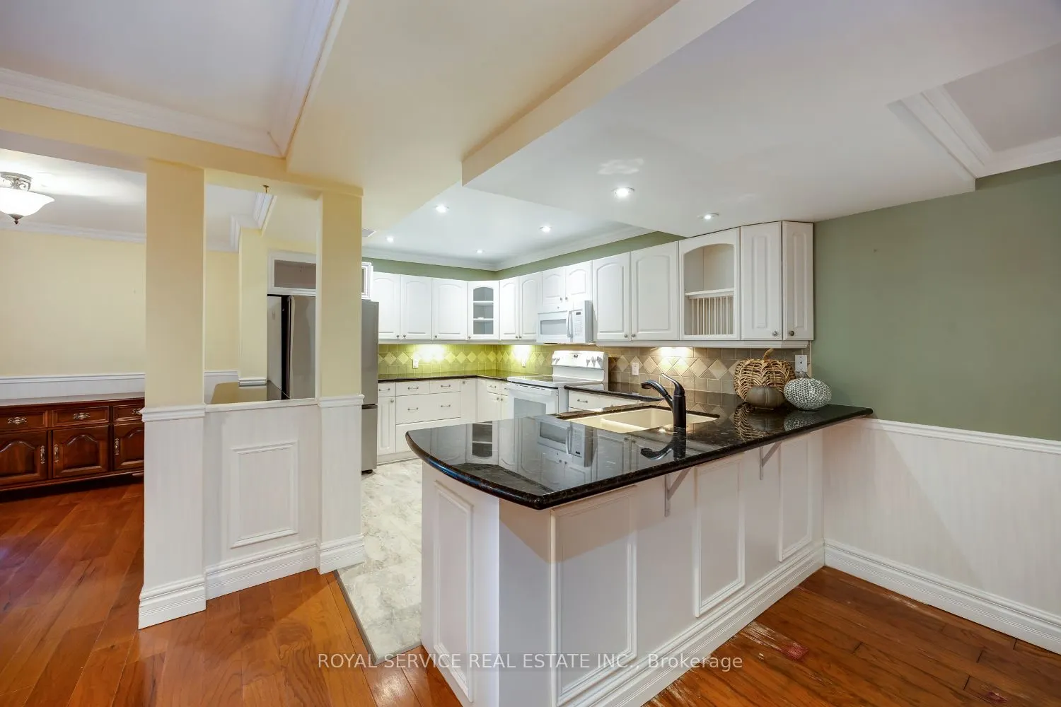323 George Street, #103