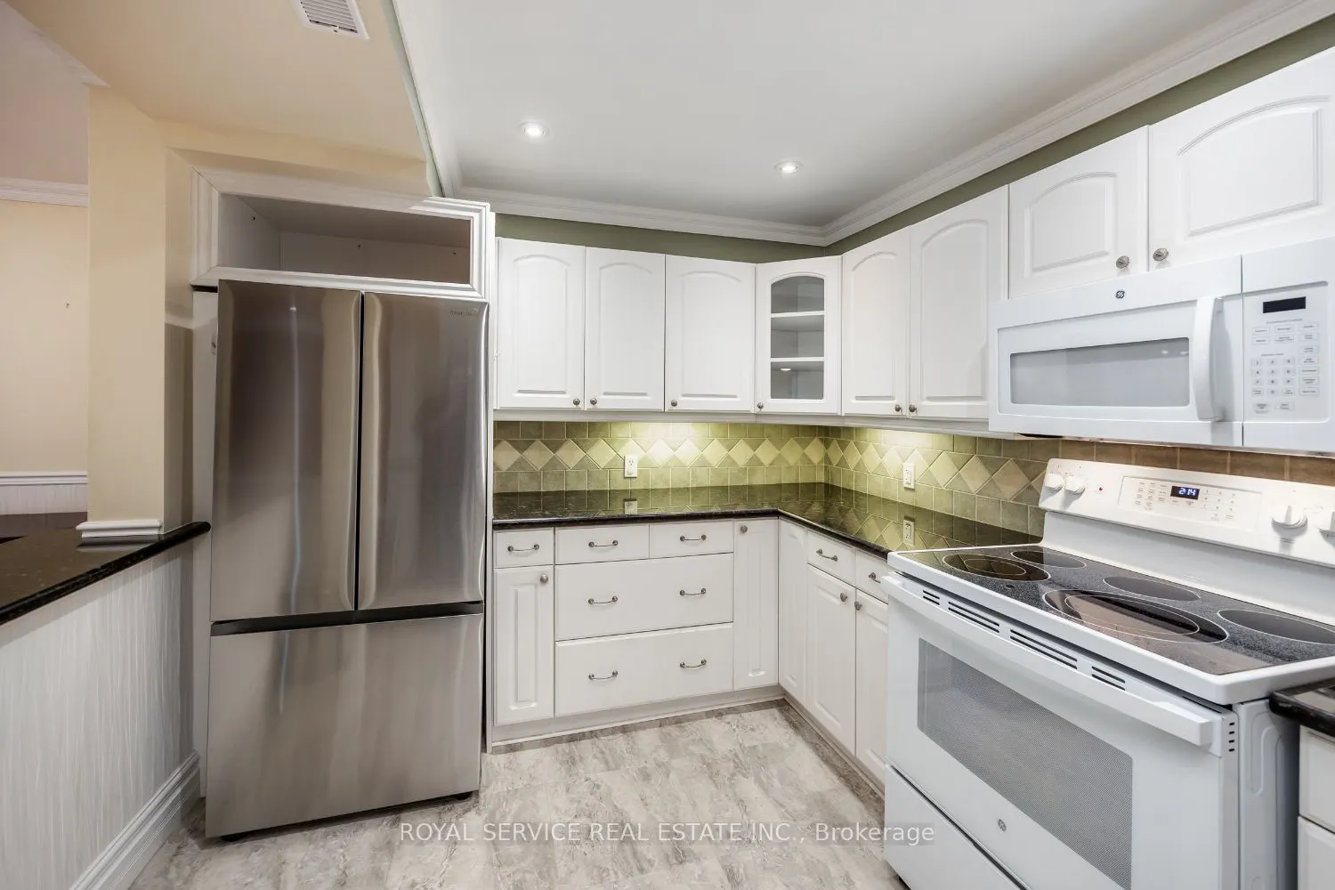 323 George Street, #103