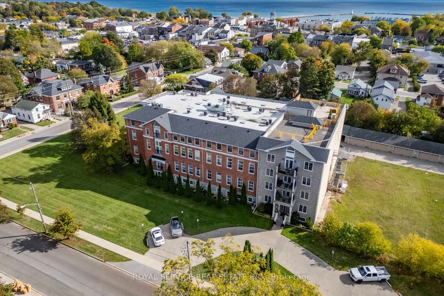 323 George Street, #103