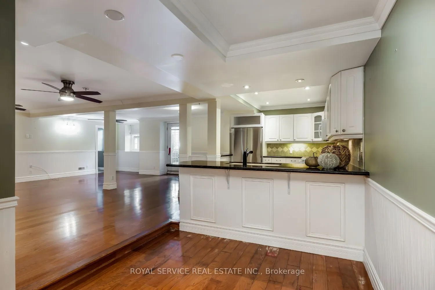 323 George Street, #103