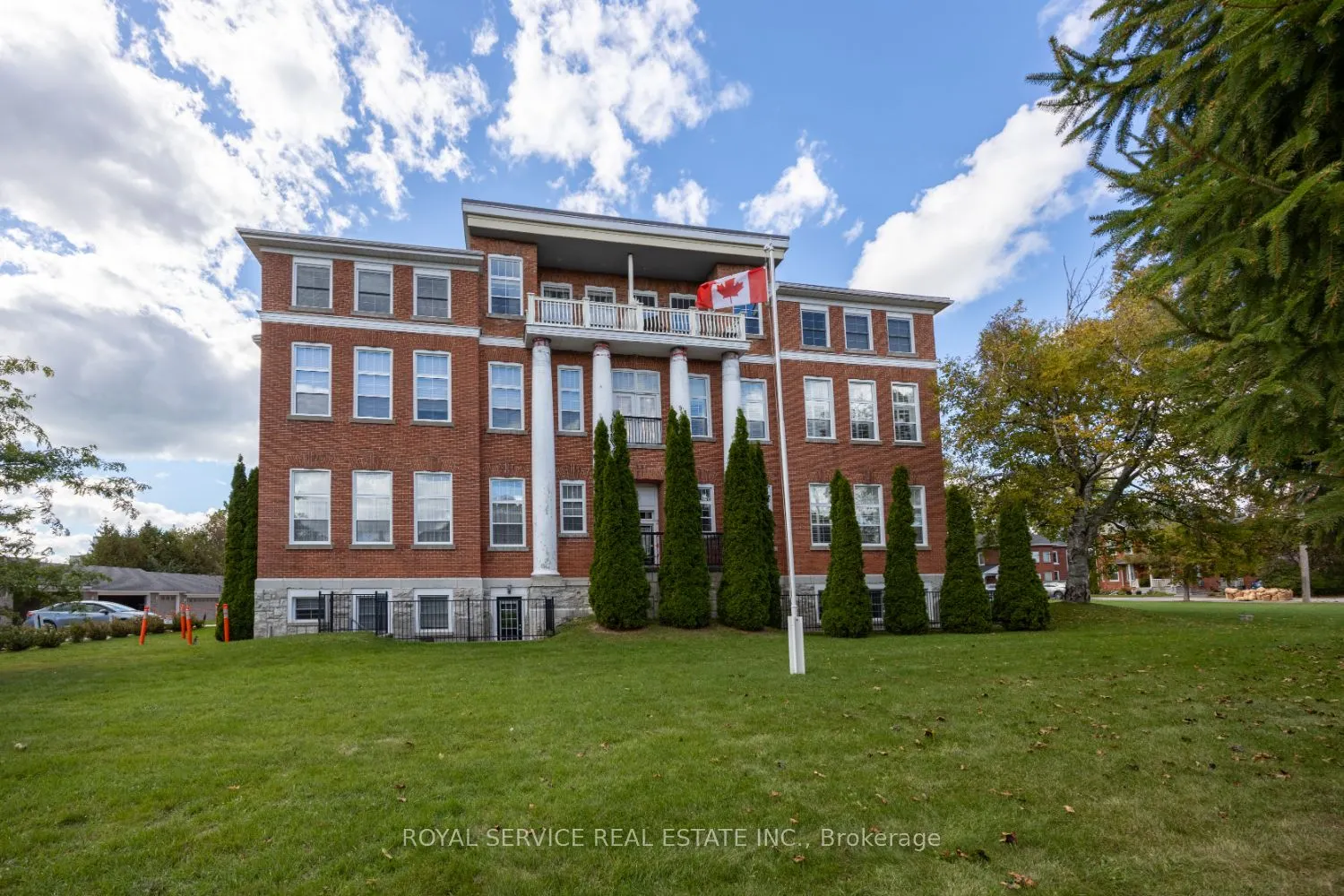323 George Street, #103