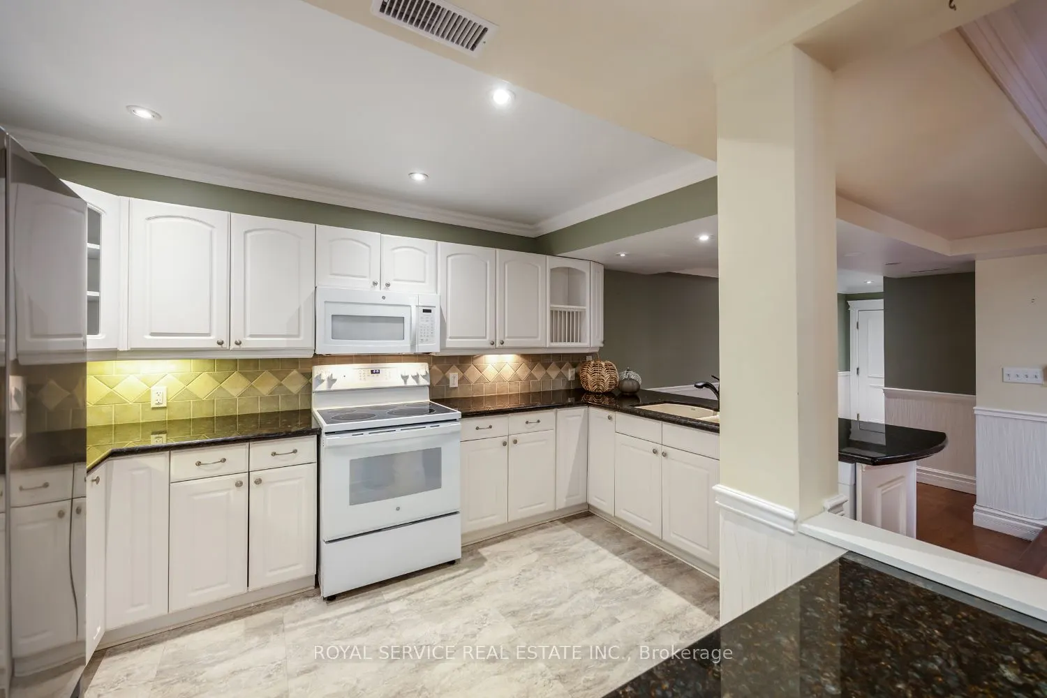323 George Street, #103