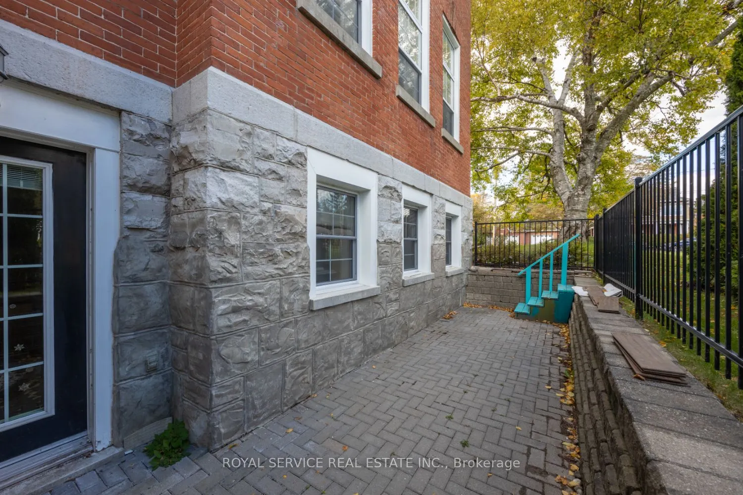 323 George Street, #103