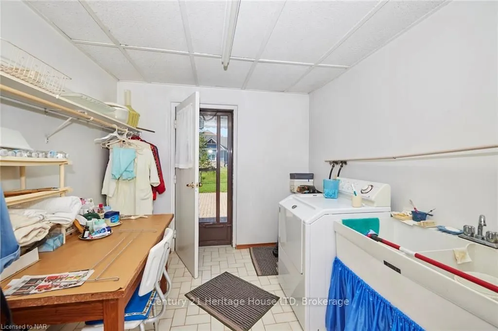 191 CAIRNS Crescent