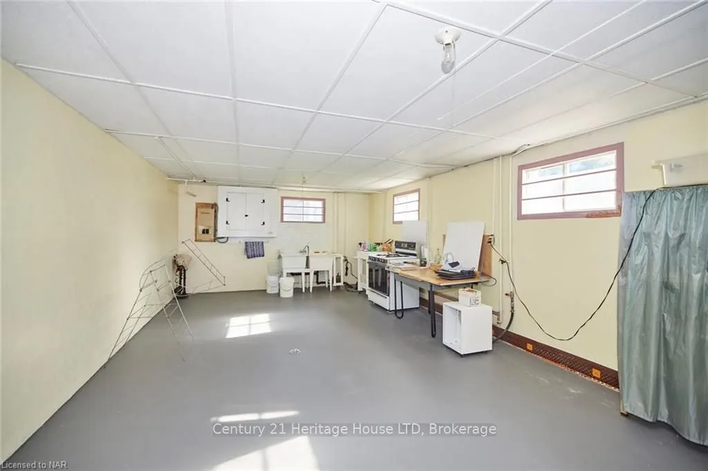 191 CAIRNS Crescent