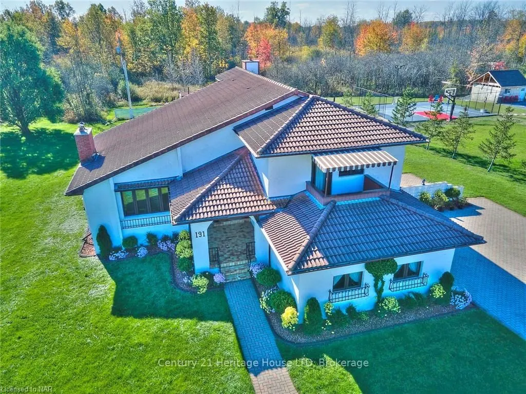 191 CAIRNS Crescent