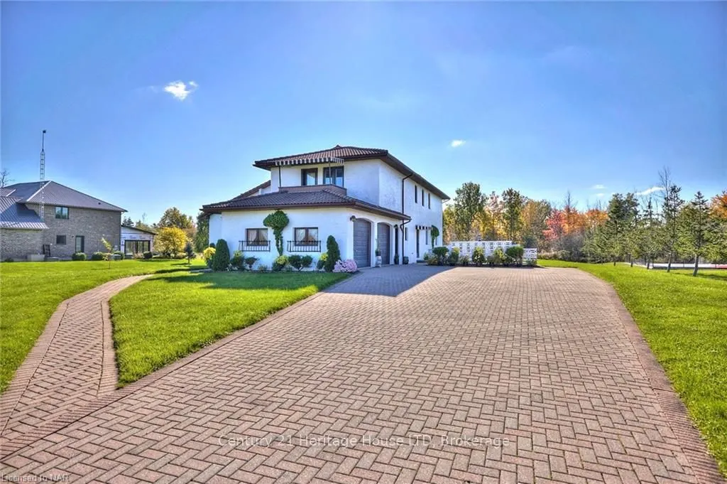 191 CAIRNS Crescent