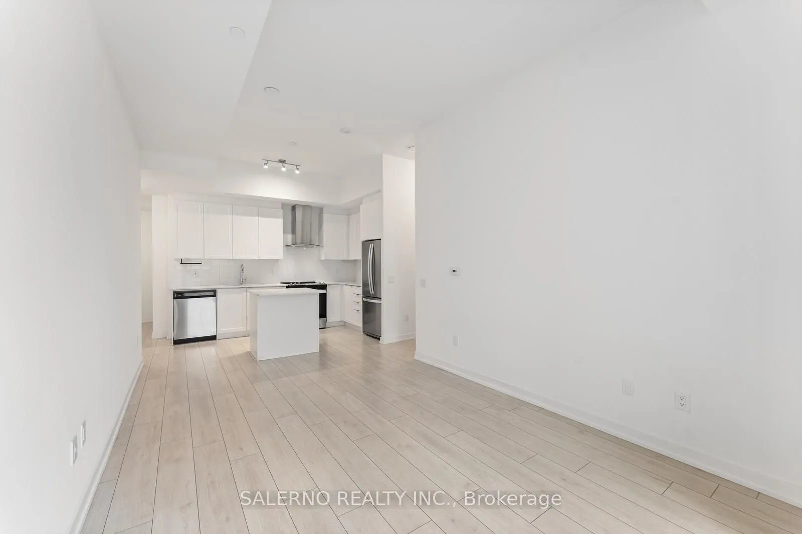 55 Duke Street W, #401