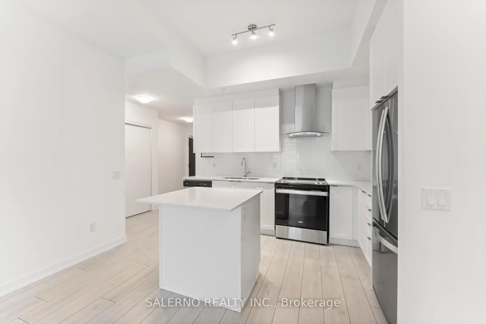 55 Duke Street W, #401