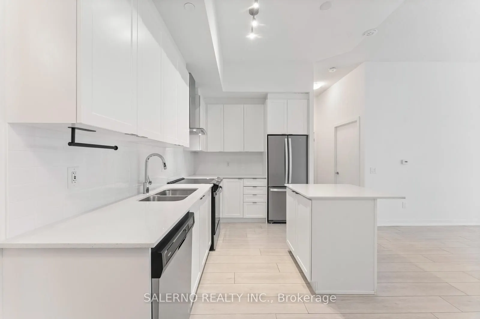 55 Duke Street W, #401