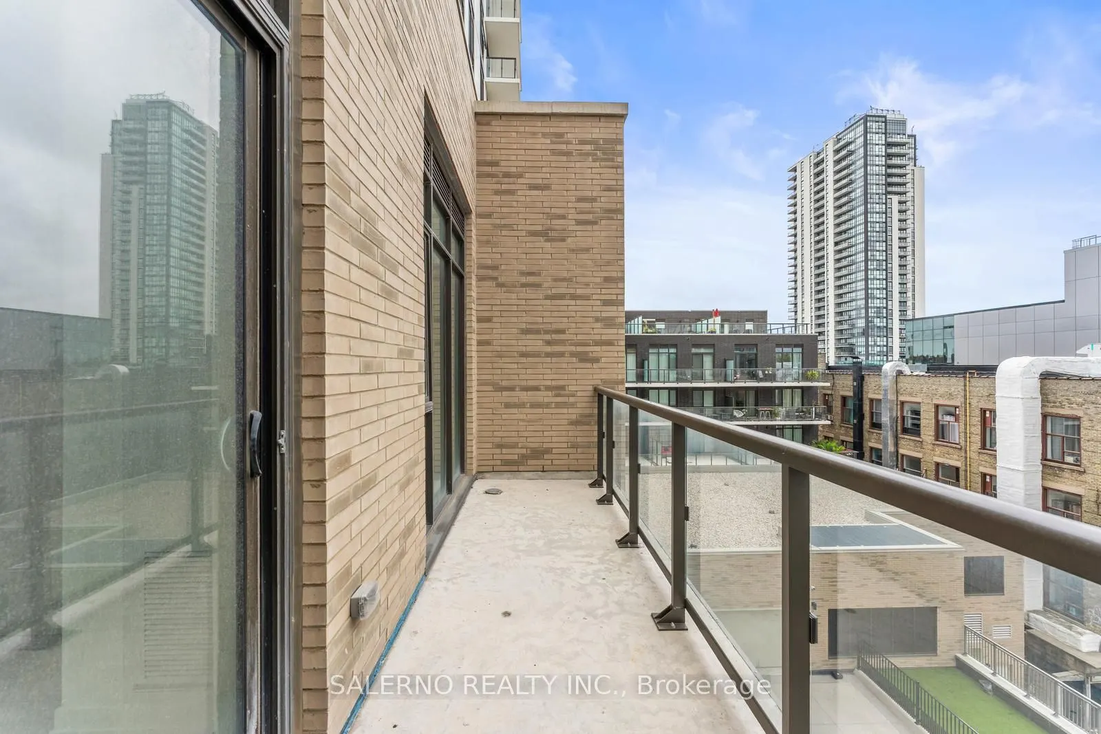55 Duke Street W, #401