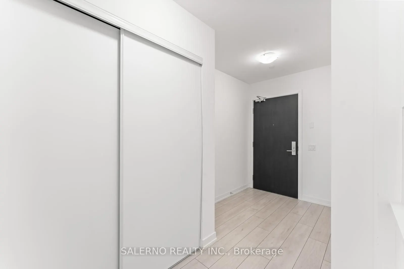 55 Duke Street W, #401