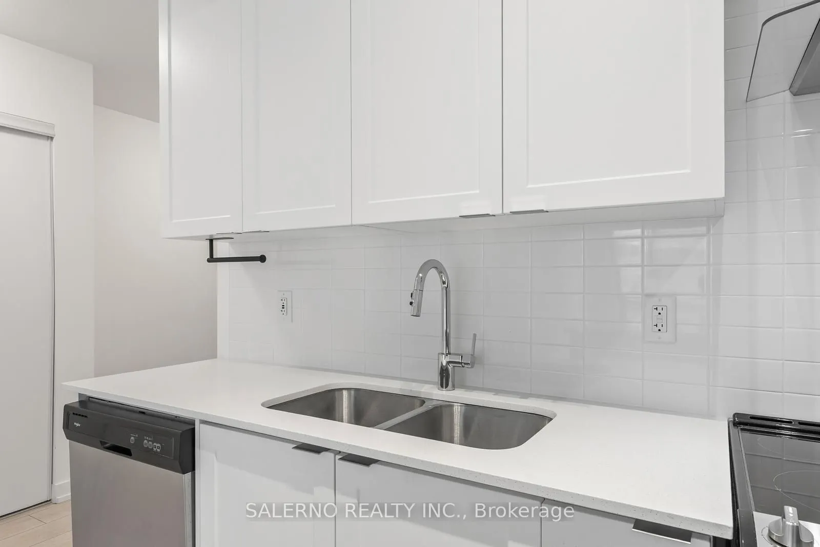 55 Duke Street W, #401