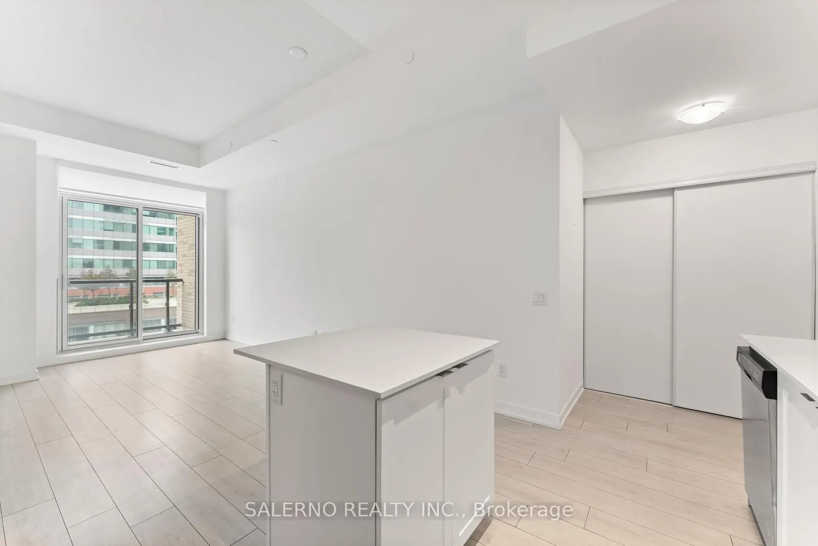 55 Duke Street W, #401