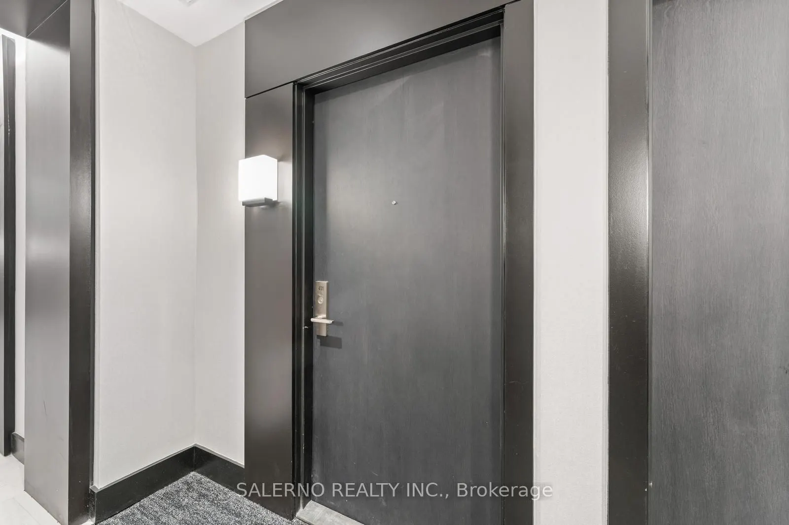 55 Duke Street W, #401