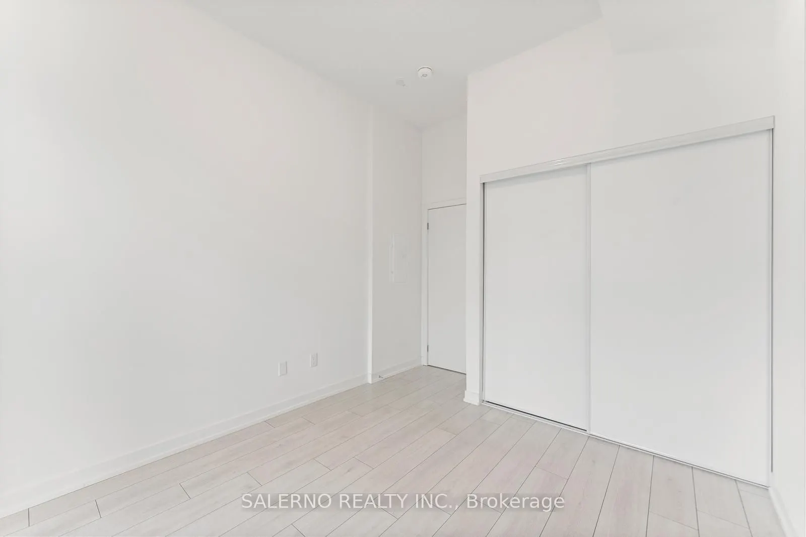 55 Duke Street W, #401