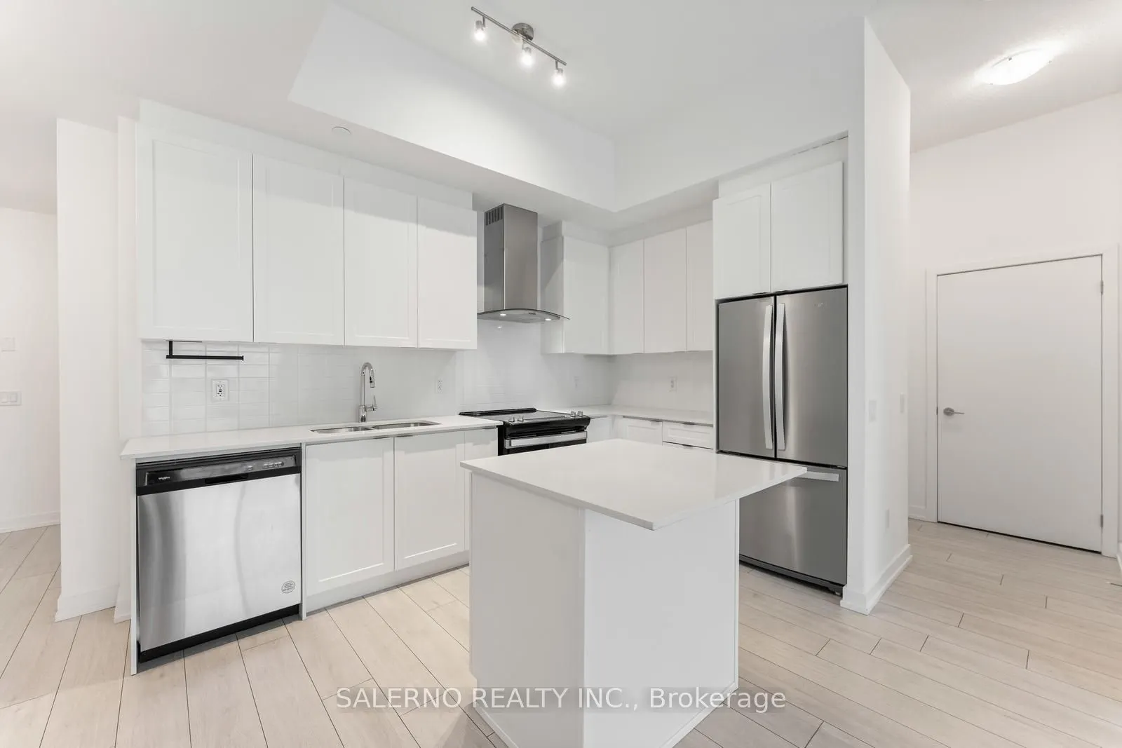 55 Duke Street W, #401