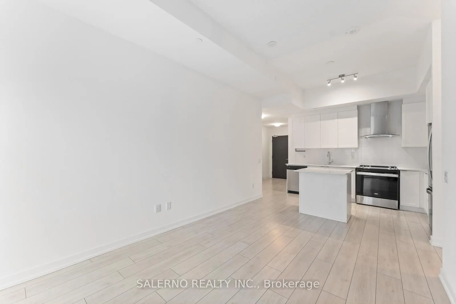 55 Duke Street W, #401