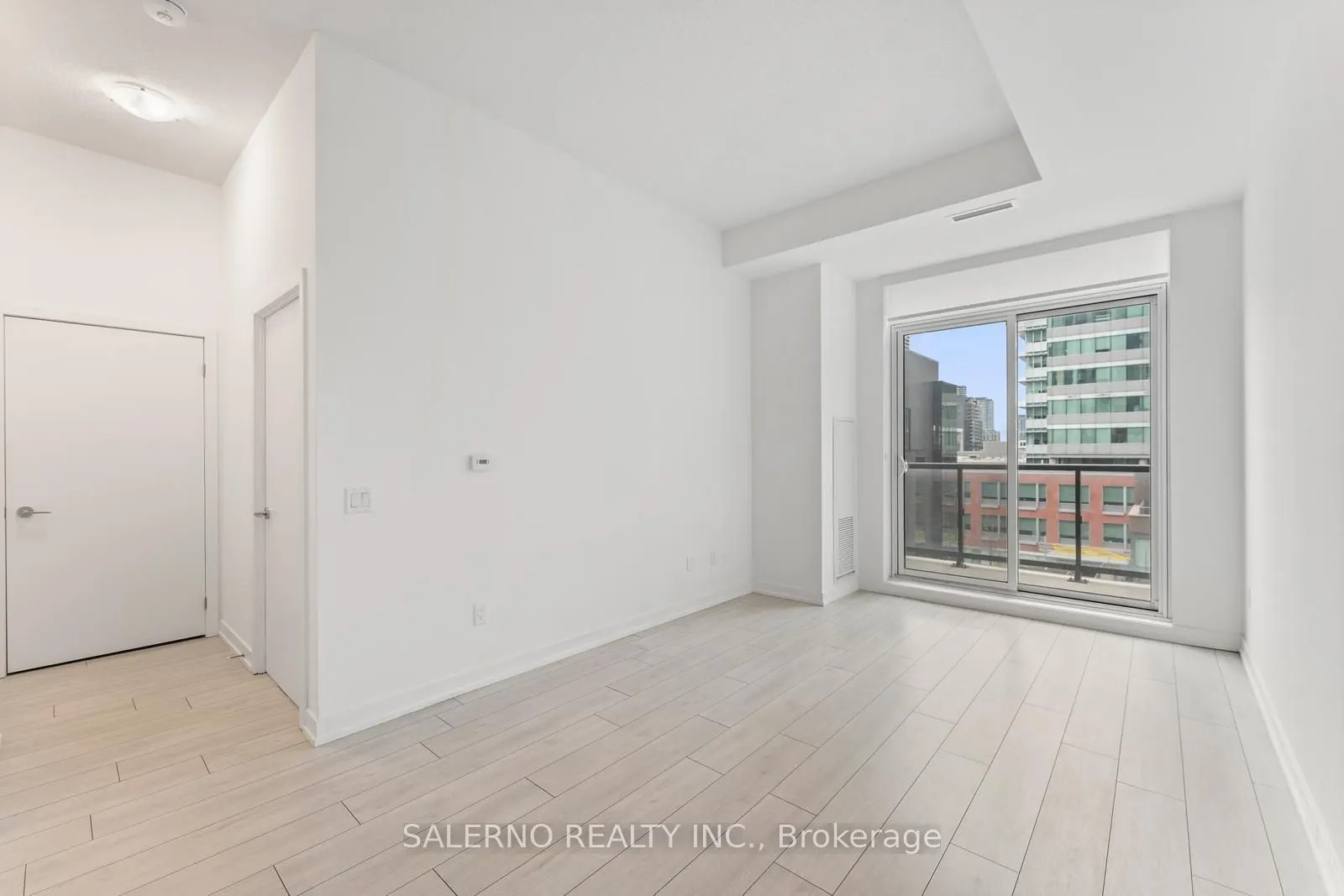 55 Duke Street W, #401