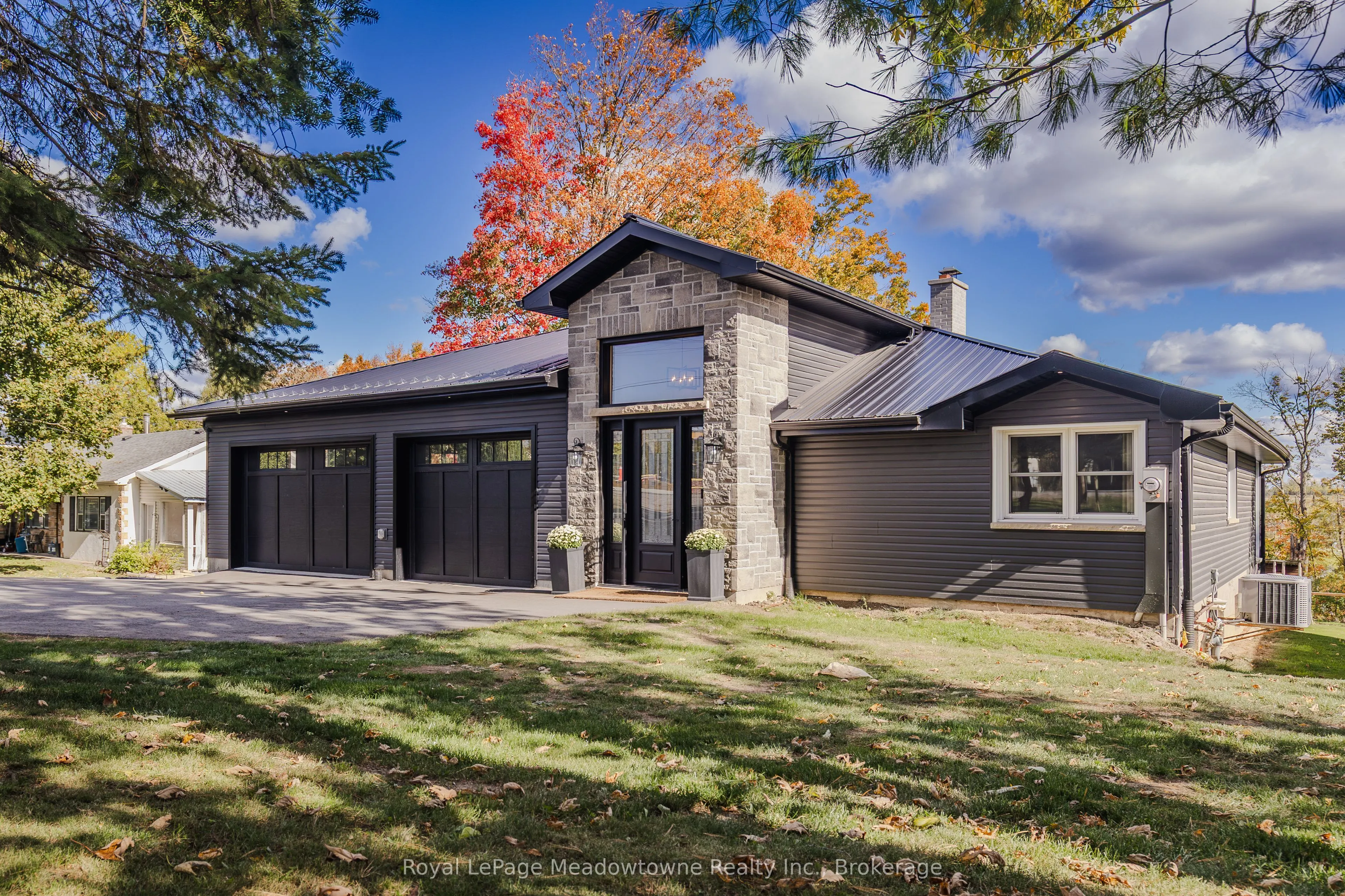 2632 Lakefield Road