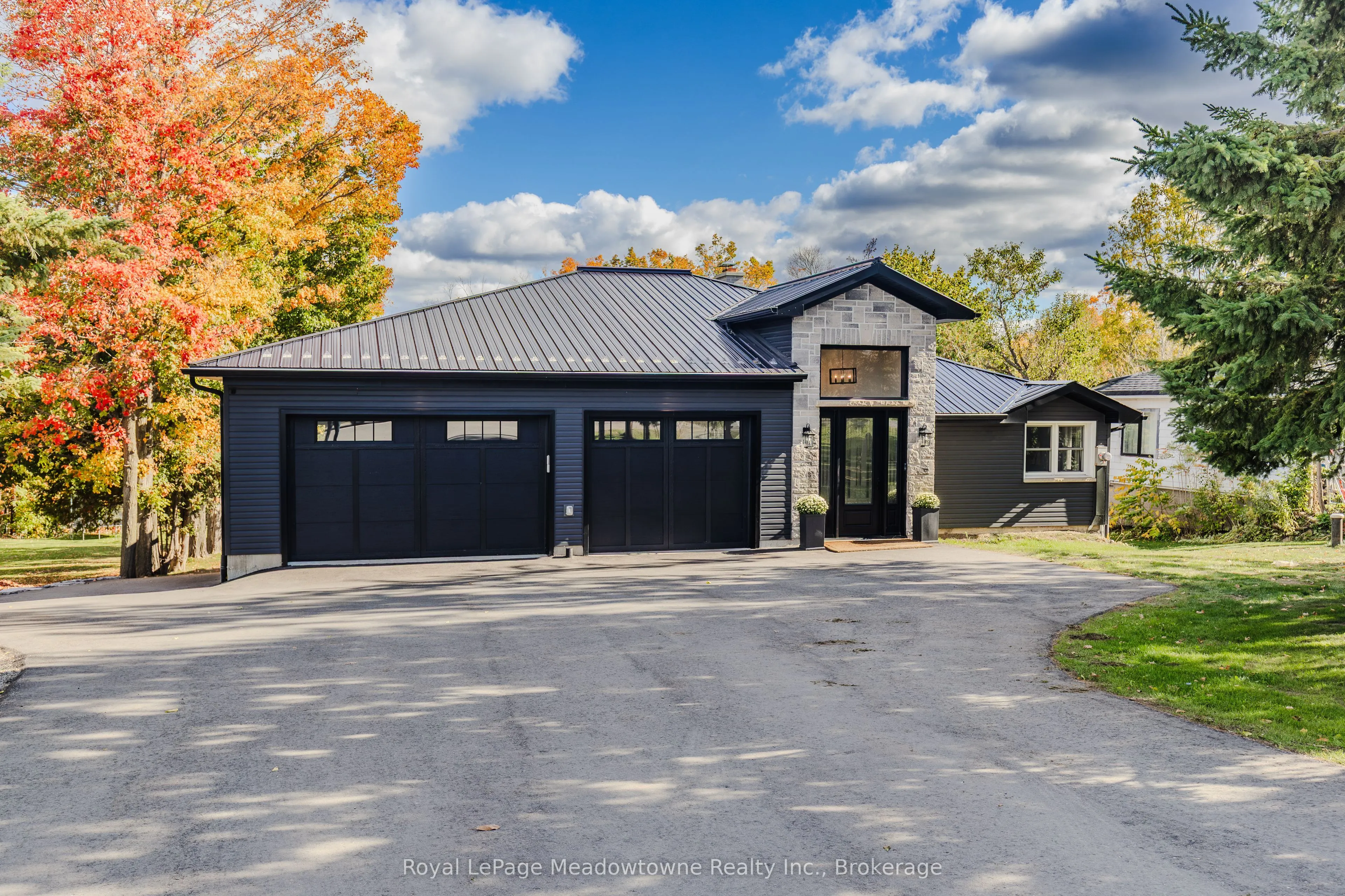 2632 Lakefield Road