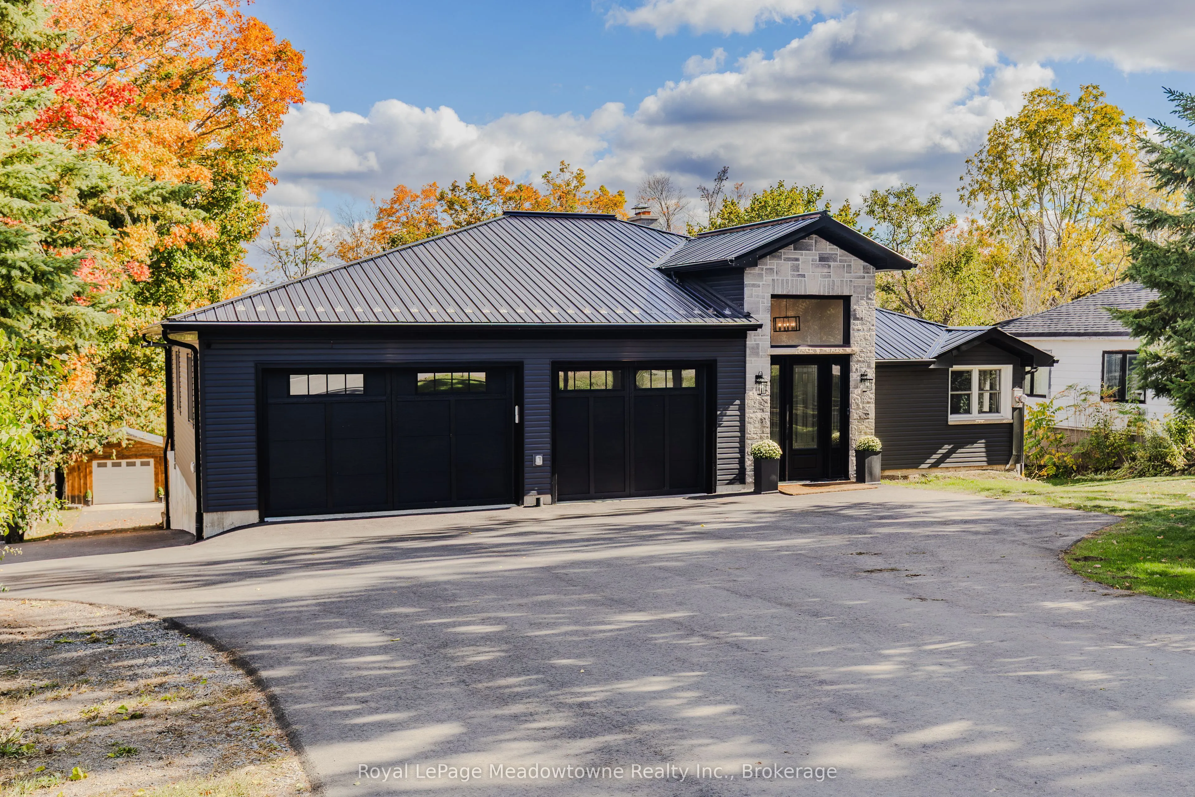2632 Lakefield Road