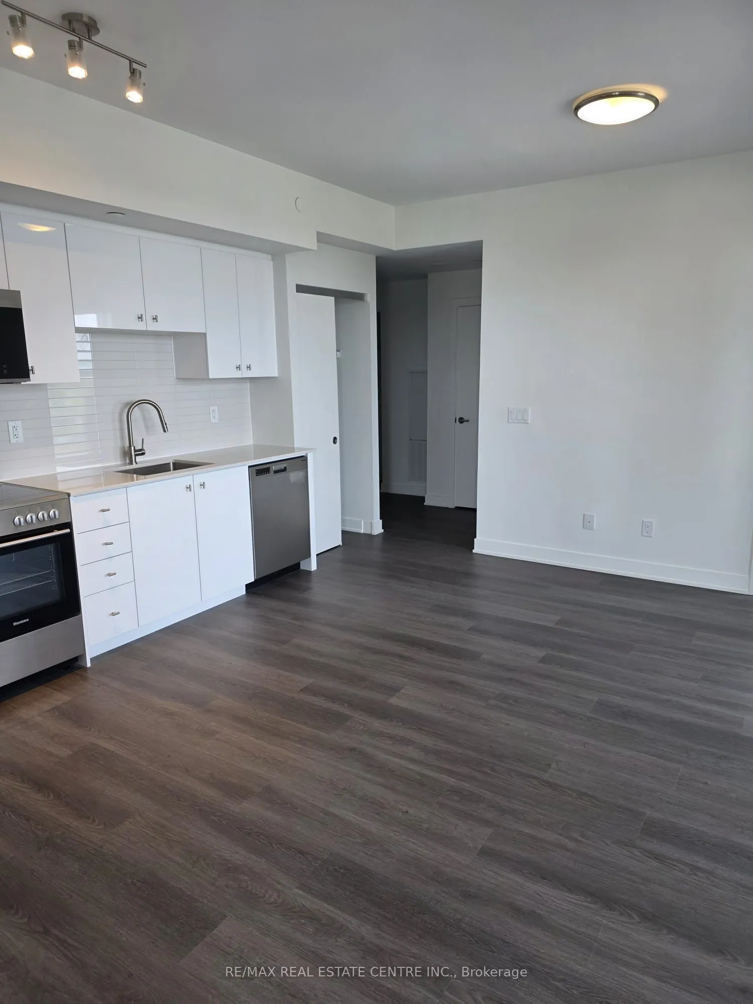 25 Wellington Street S, #1212