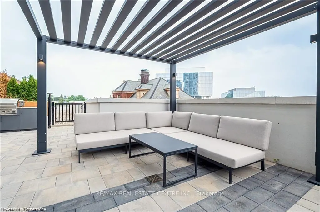 25 Wellington Street S, #1212