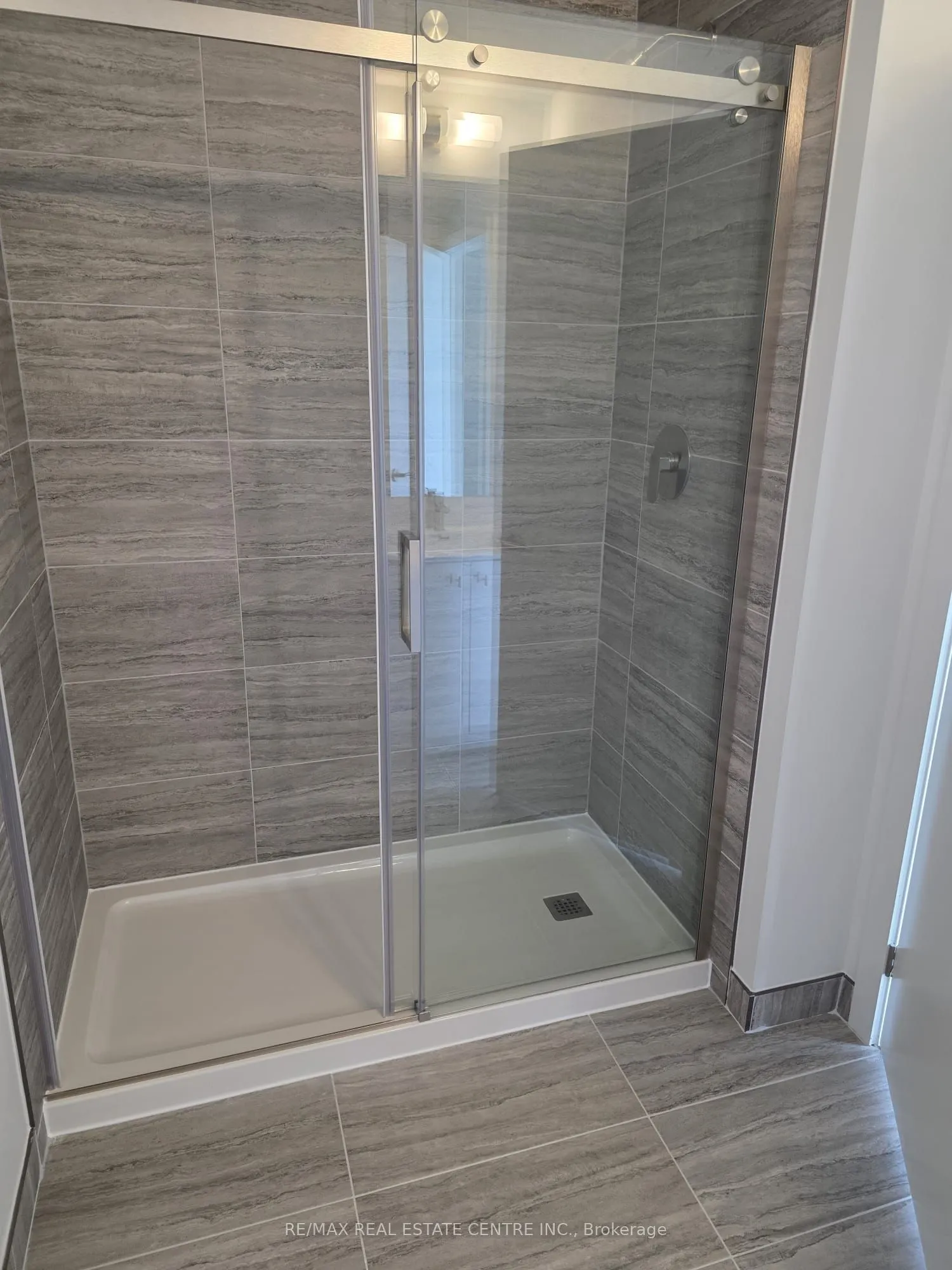 25 Wellington Street S, #1212