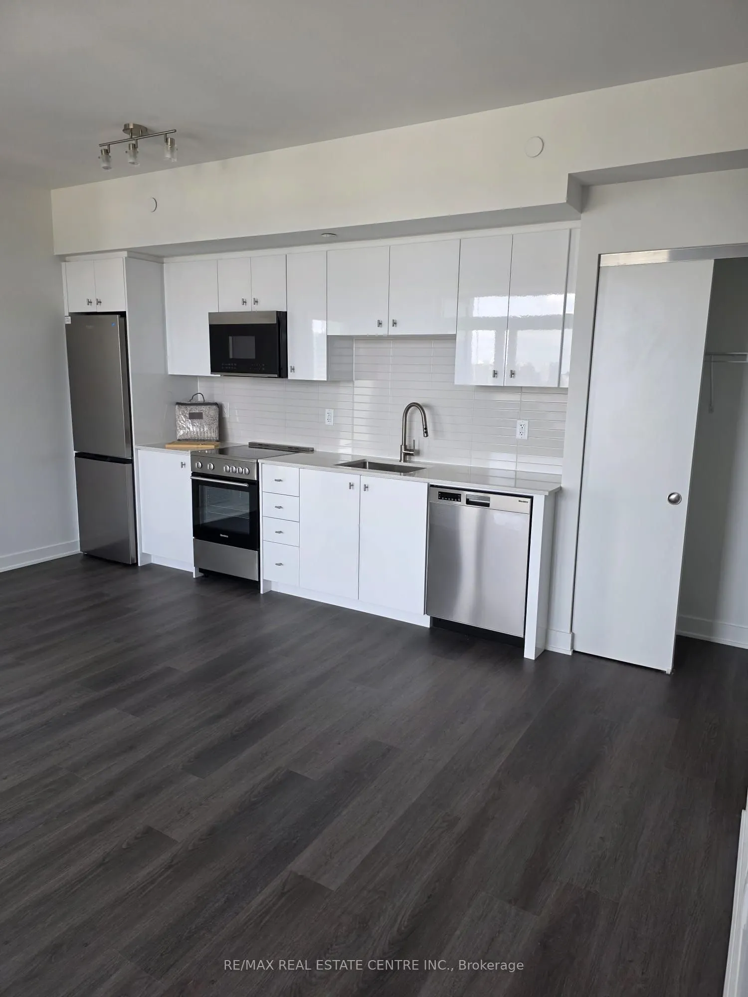 25 Wellington Street S, #1212