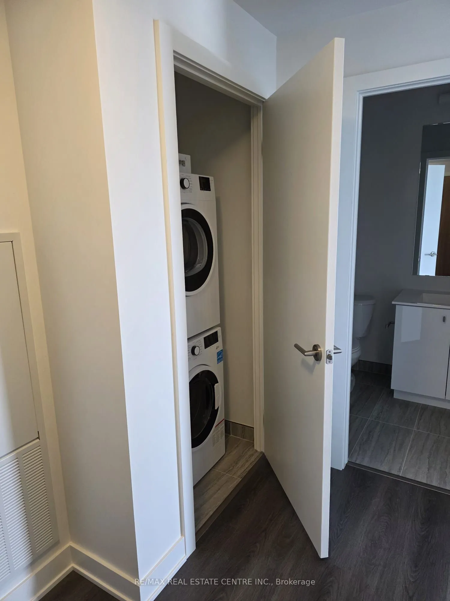 25 Wellington Street S, #1212