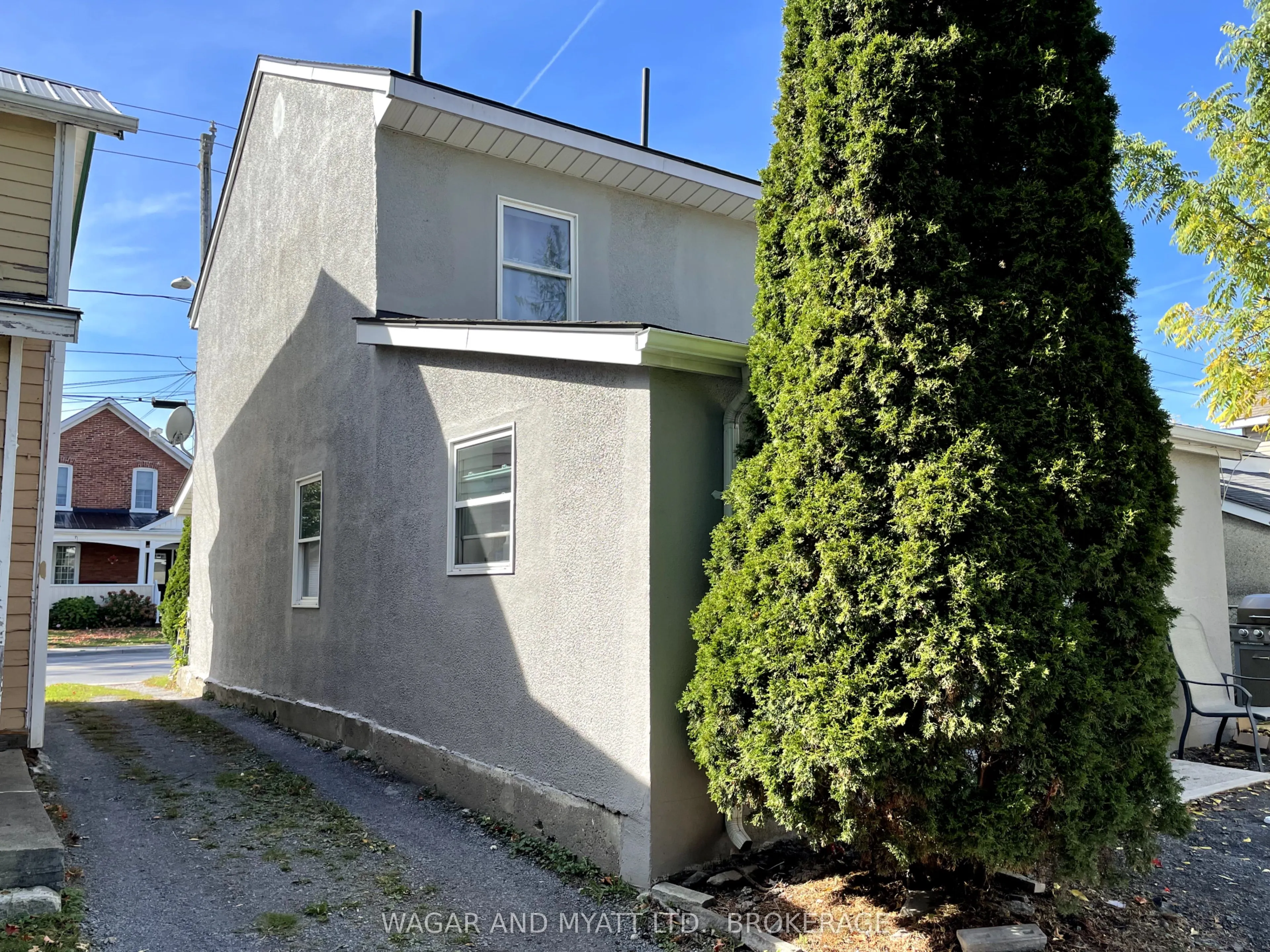 157-159 Centre Street N