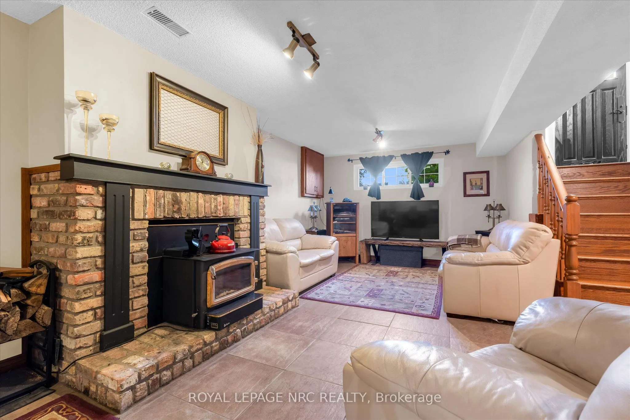 7820 Oriole Drive