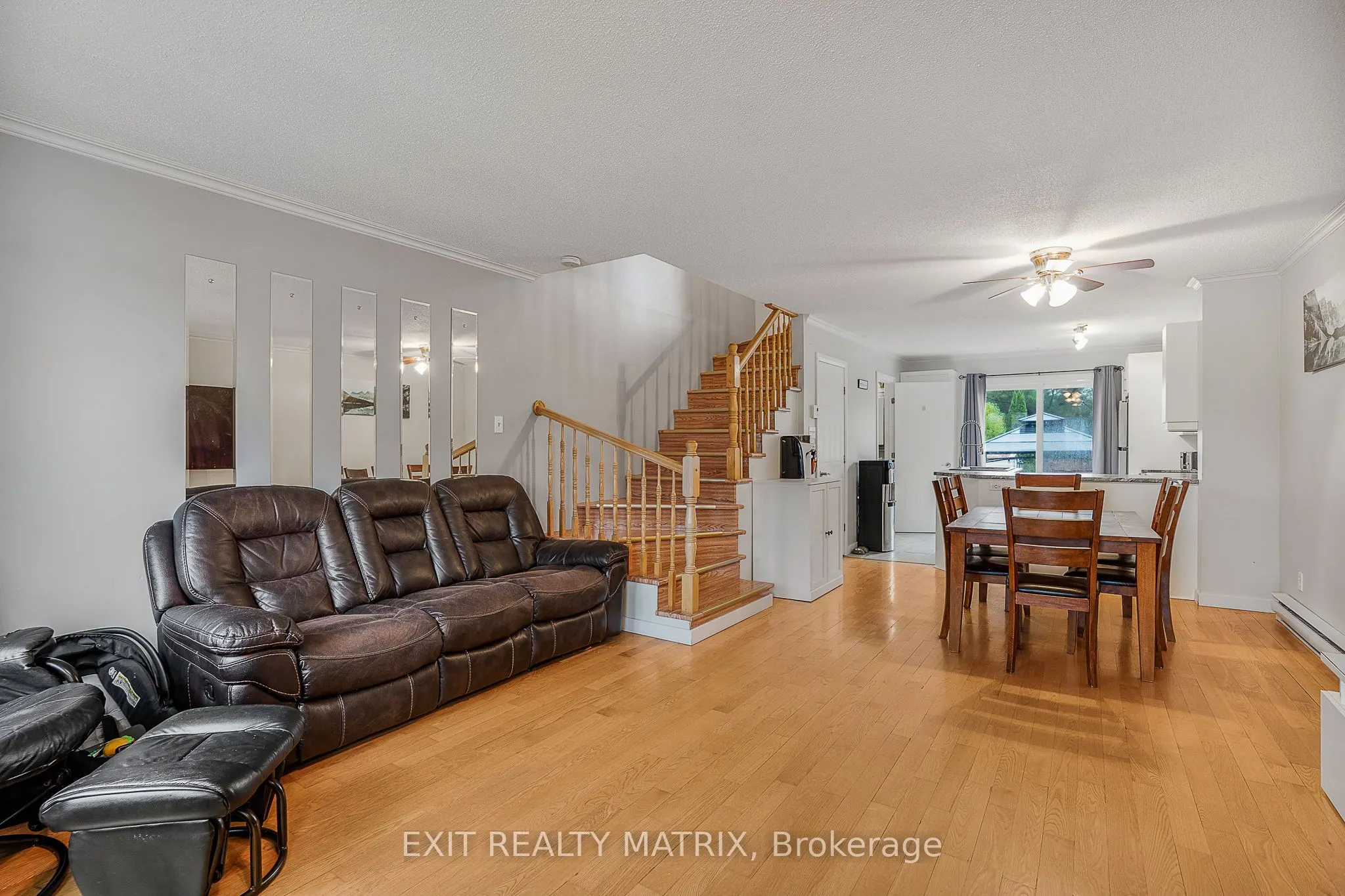 712 Nelson Street W