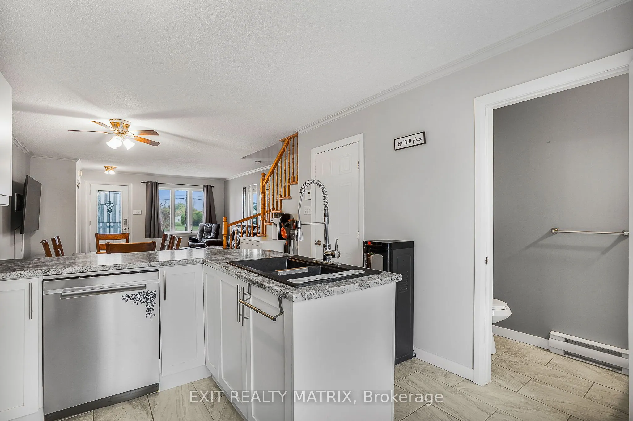 712 Nelson Street W